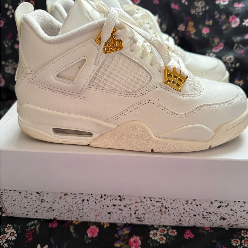 Jordan Air Retro White and Gold Box